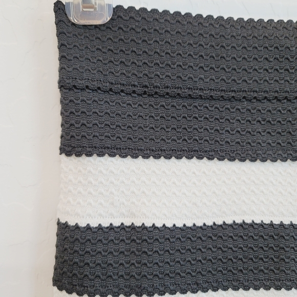 Wildcat Striped Mini Skirt White & Black Sze Small - Picture 3 of 7